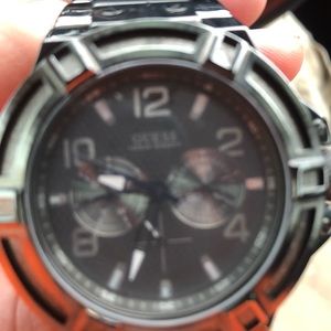 Mens guess watch.